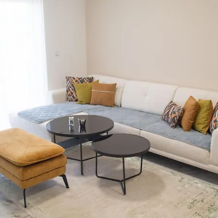 Crown Apartment