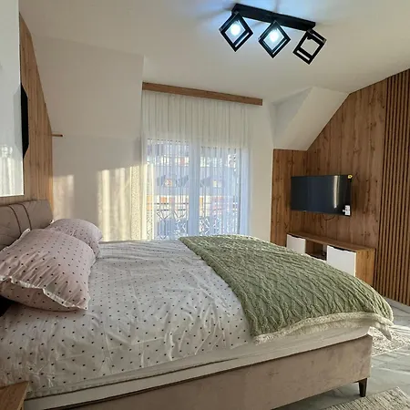 Crown Apartment
